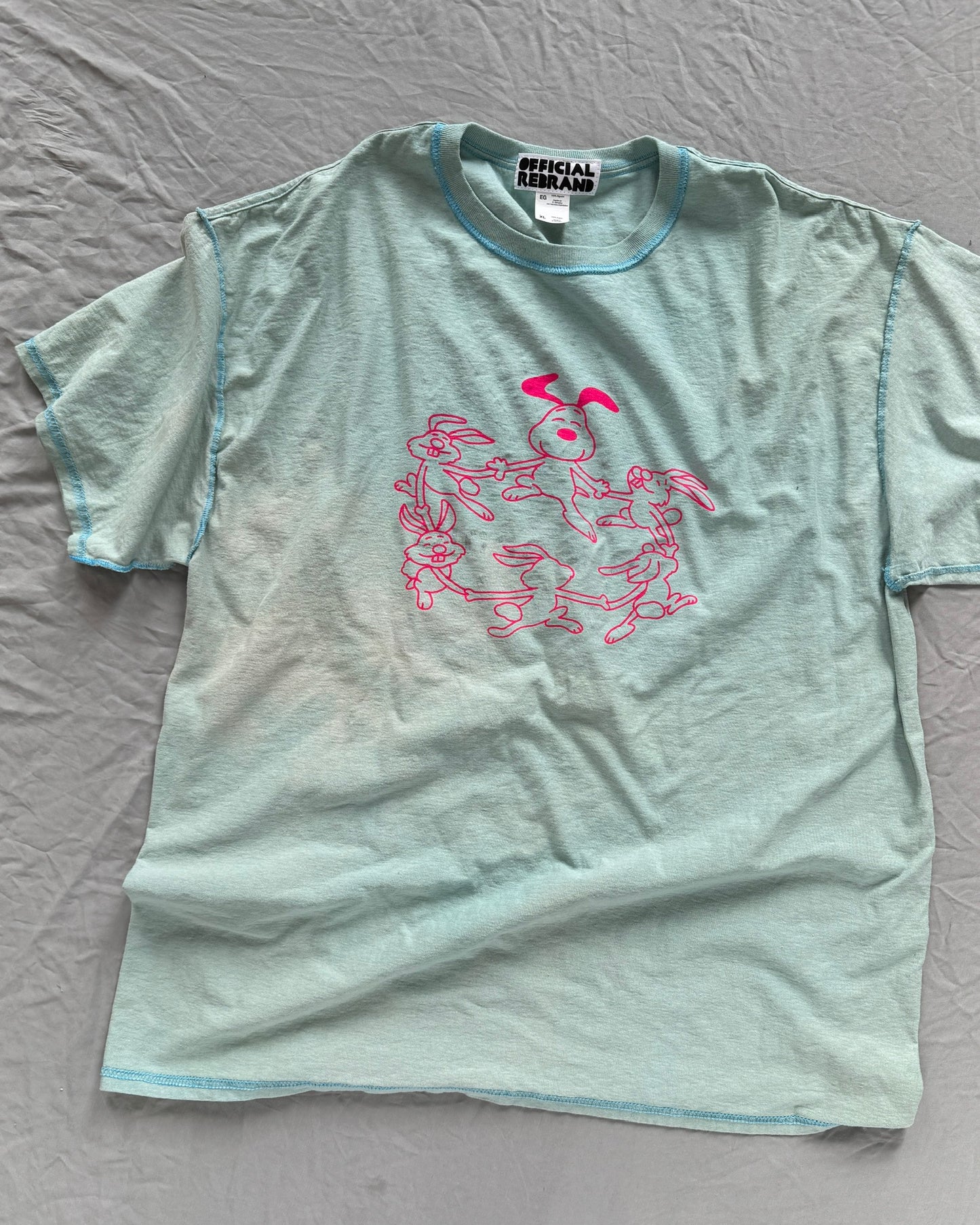 Snoopy & their Bunnies dye-stripped T-SHIRT