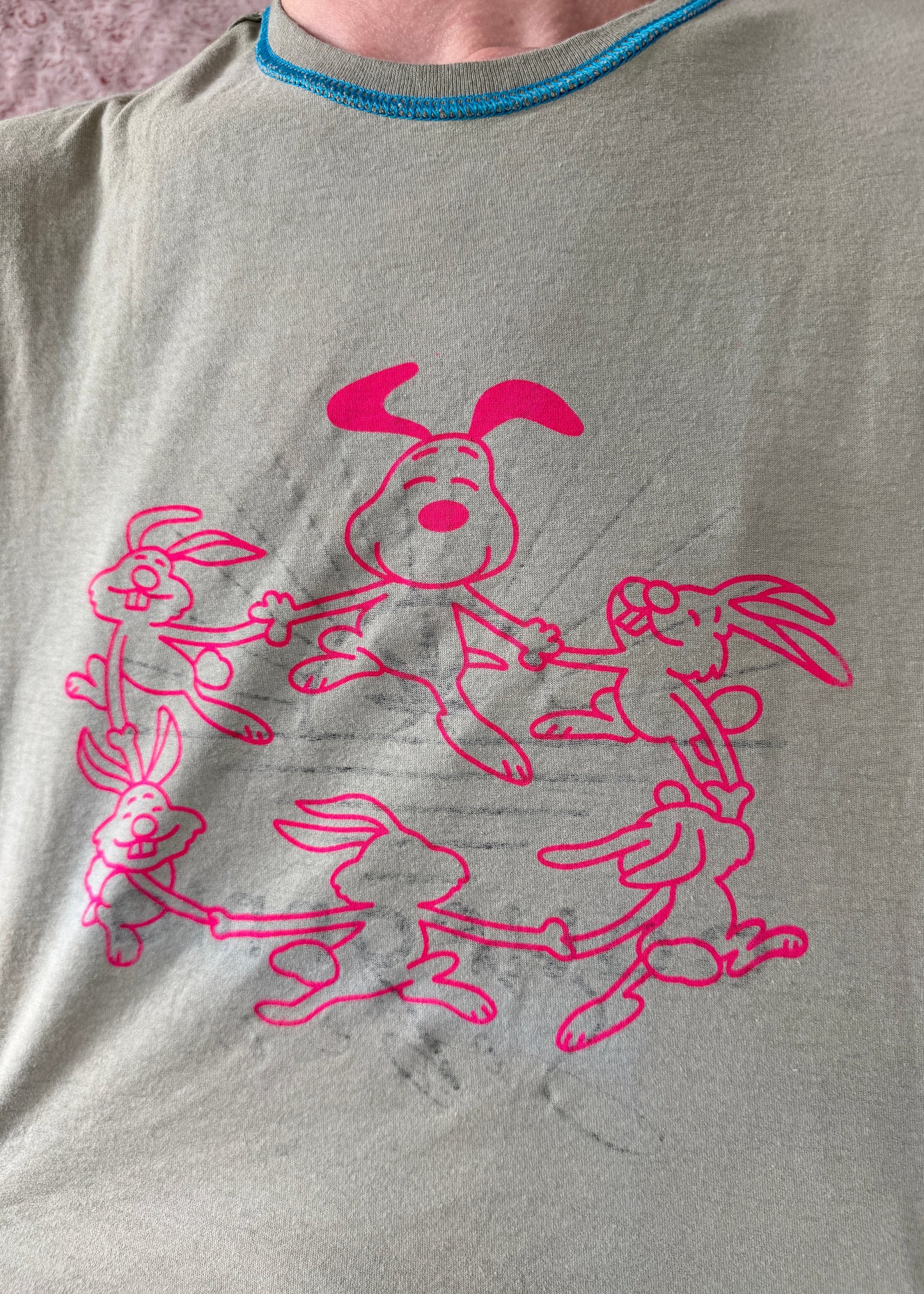 Snoopy & their Bunnies dye-stripped T-SHIRT