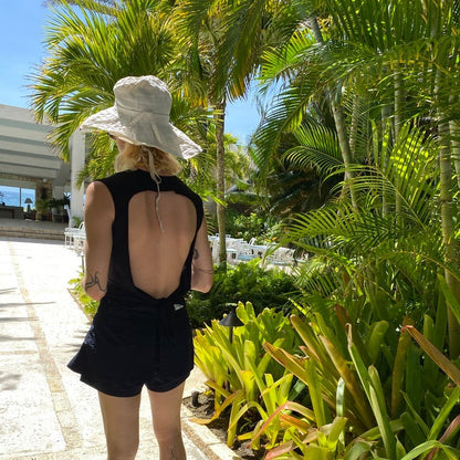 backless tank top